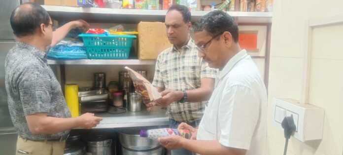मुख्यमंत्री पुष्कर सिंह धामी के निर्देश पर चारधाम यात्रा मार्गों पर मिलावटी खाद्य पदार्थों के खिलाफ खाघ विभाग का अभियान जारी