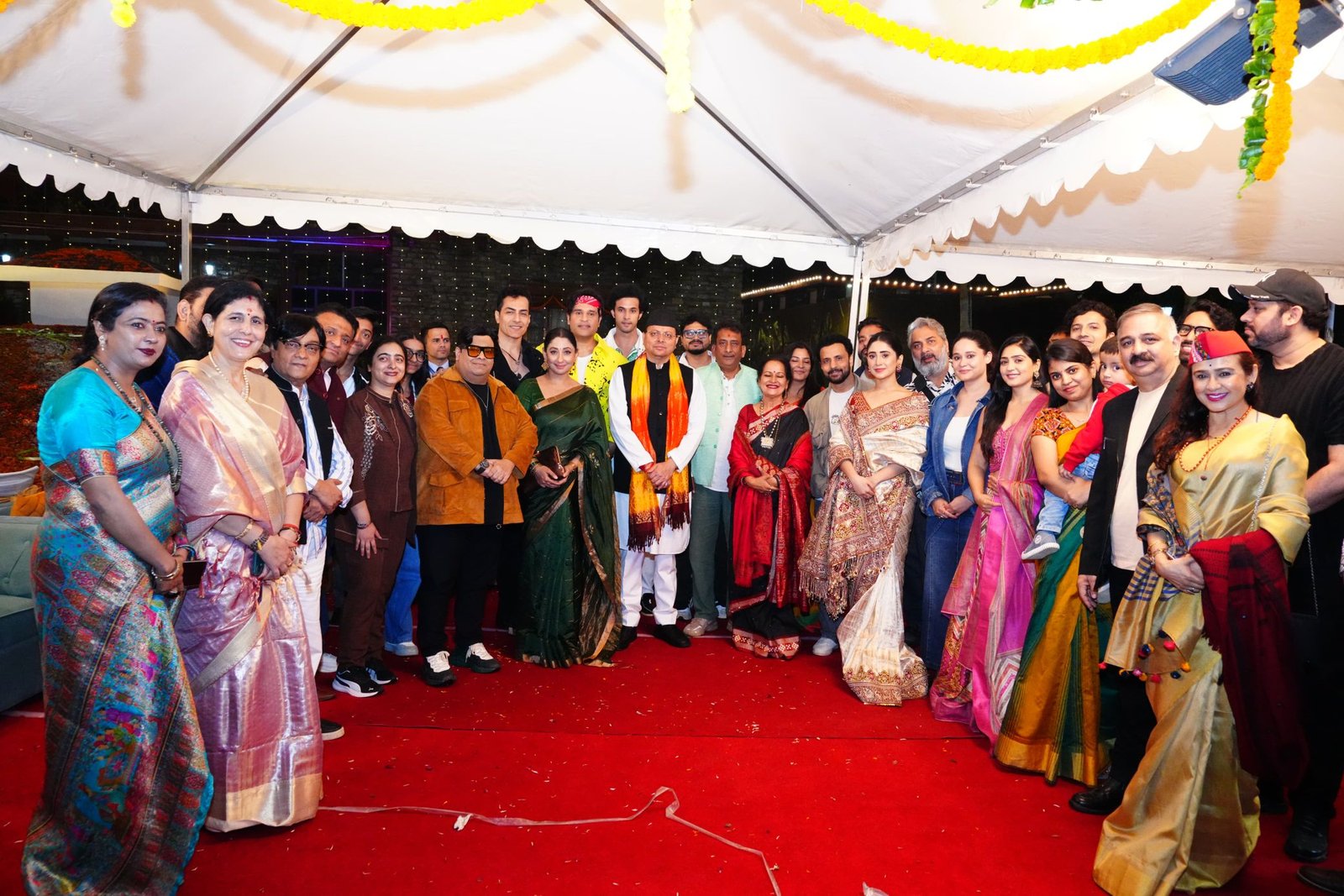 लोकपर्व इगास के शुभ अवसर पर कलाकारों ने मुख्यमंत्री पुष्कर सिंह धामी से की मुलाकात