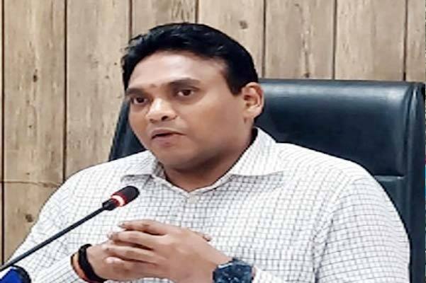 धामी सरकार की सख्ती, क्रिसमस–नववर्ष पर होटल-रेस्टोरेंट और मिठाई प्रतिष्ठानों पर विशेष खाद्य सुरक्षा अभियान,जनस्वास्थ्य सर्वोपरि, खाद्य सुरक्षा को लेकर विभाग पूरी तरह सतर्क : डॉ. आर. राजेश कुमार