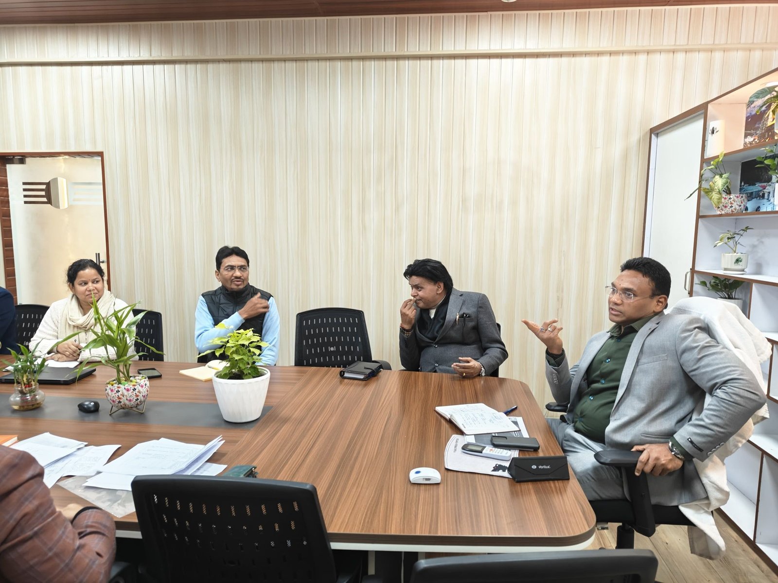 सचिव आवास डॉ आर राजेश कुमार ने की राज्य स्तर पर योजनाओं की सघन समीक्षा,कैरिंग कैपेसिटी असेसमेंट स्टडी के लिए तैयार ड्राफ्ट पर भी हुई चर्चा